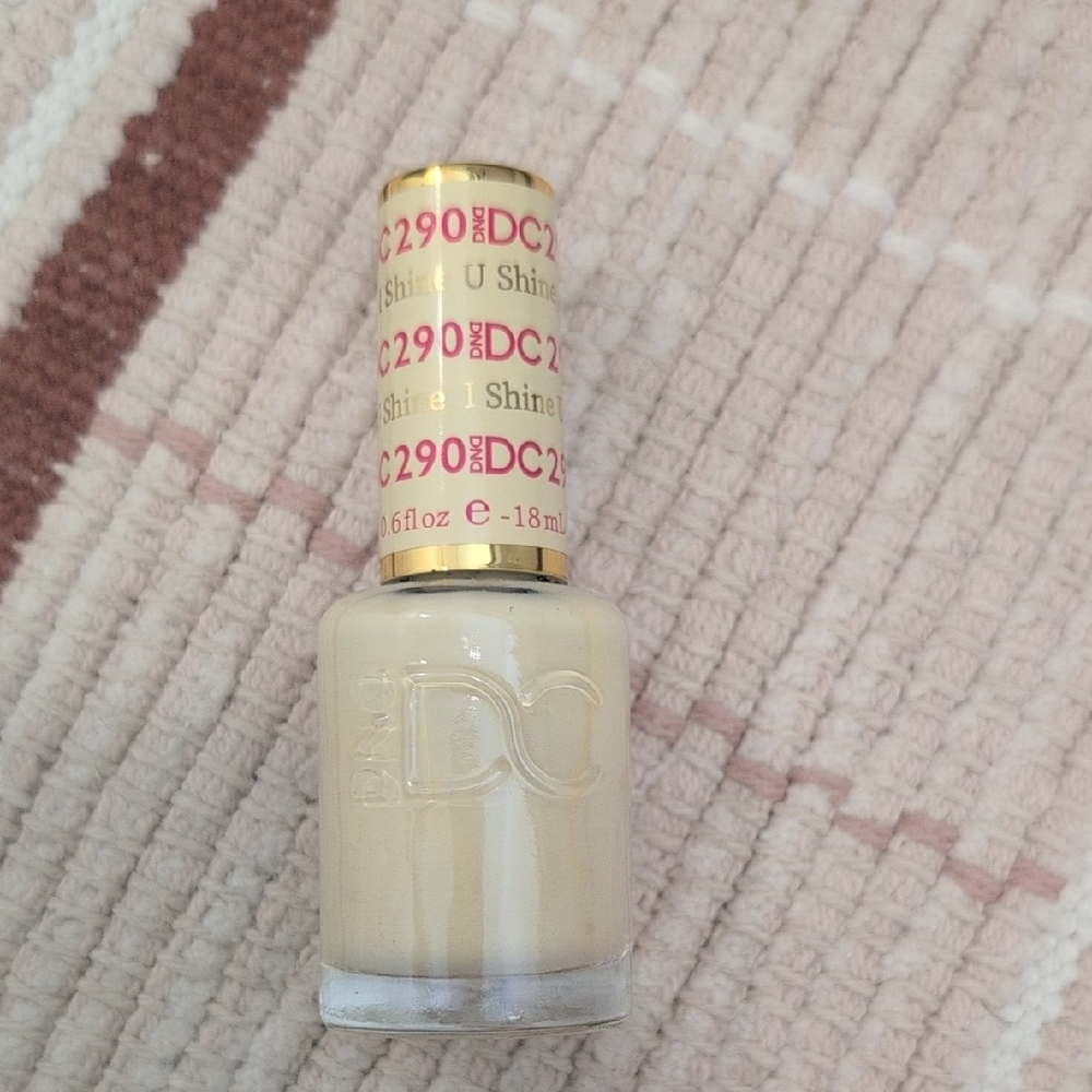 DC Shine Nail Polish - Subtle Cream